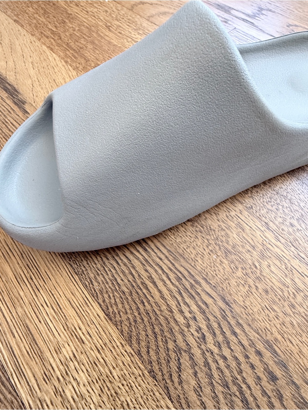 Yeezy Slides in Gray Size Men’s 9 - Picture 8 of 11